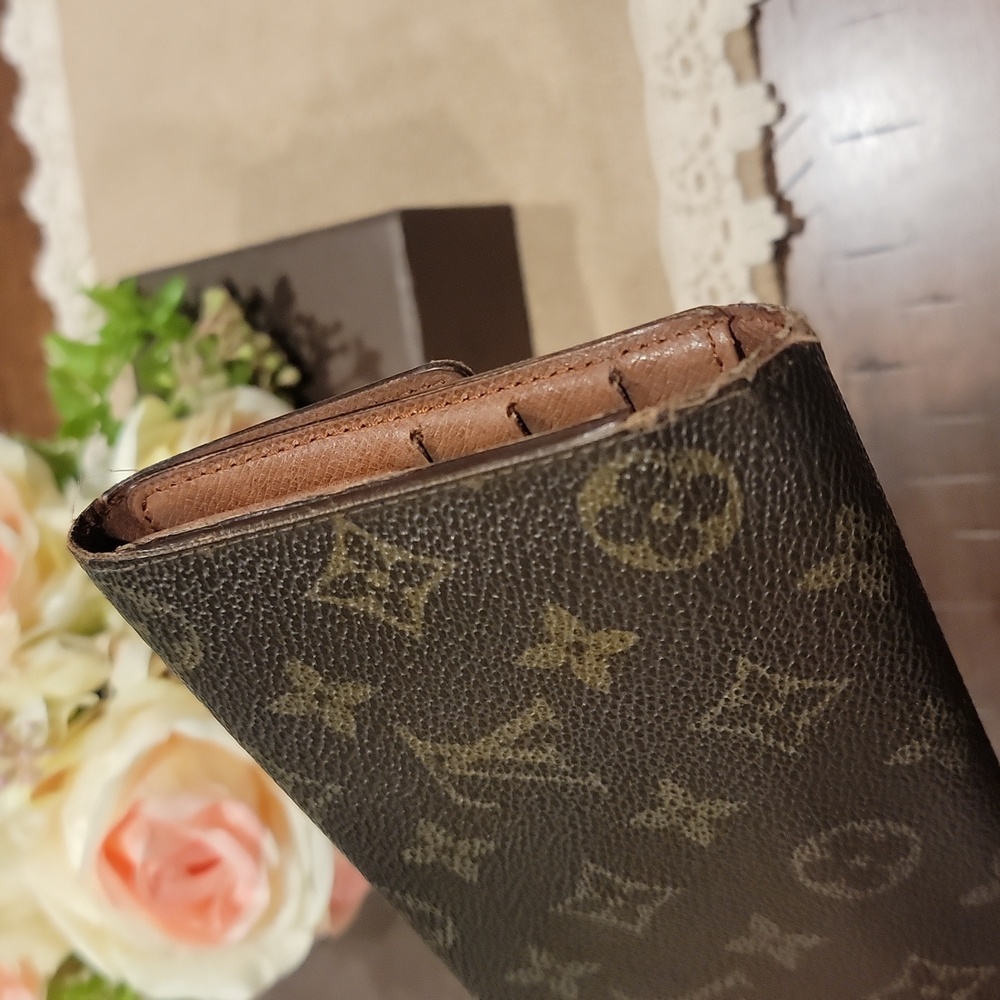 Authentic Louis Vuitton Sarah vintage trifold wallet - Picture 3 of 8
